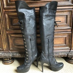 STUART WEITZMAN |  Black Leather Lace-Up Boots